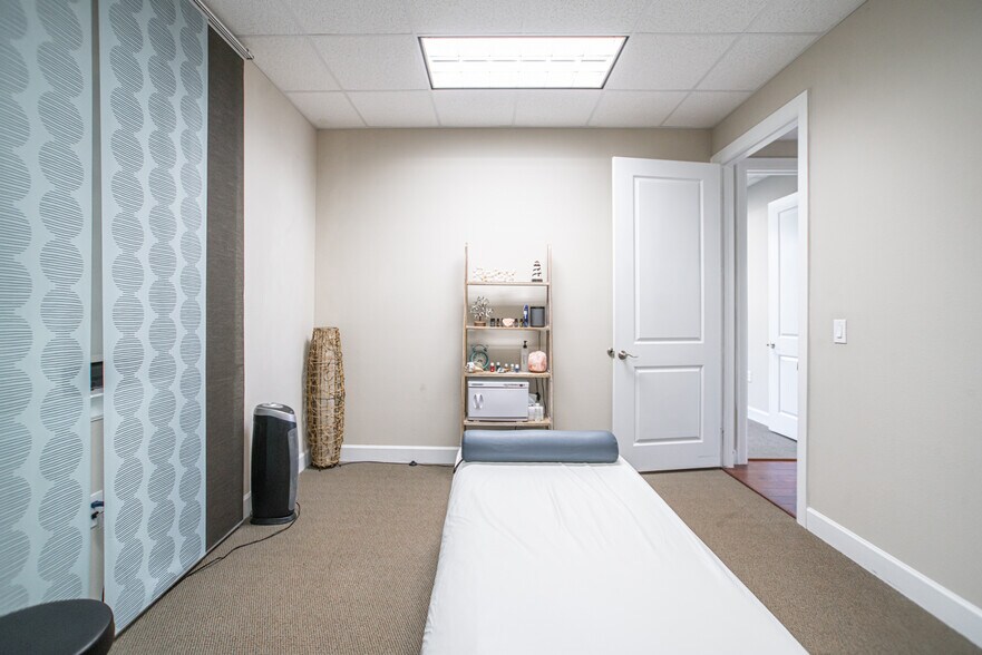 More Photos Of 2219 Sawdust Rd, The Woodlands Office For Sale