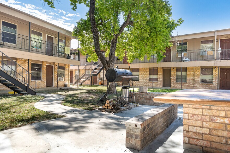 More Photos Of 7678 W US Highway 90, San Antonio Apartments For Sale