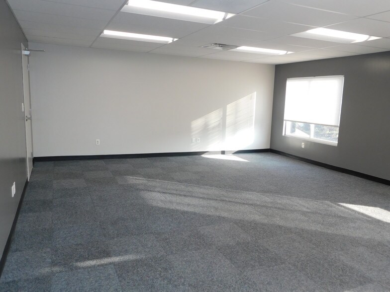 More Photos Of 3270 W North Bend Rd, Cincinnati Office Residential For Sale