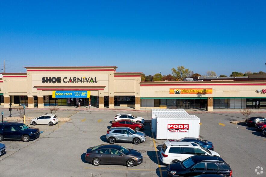 More Photos Of 11011-11123 E 71st St, Tulsa Unknown For Lease