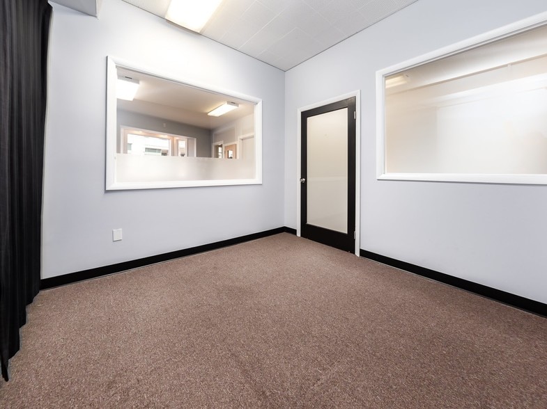 More Photos Of 2420 Wilson Blvd, Arlington Loft Creative Space For Lease