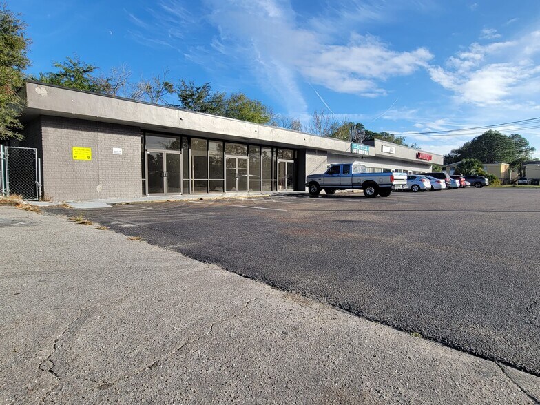 More Photos Of 2013-2023 Jammes Rd, Jacksonville Storefront For Lease