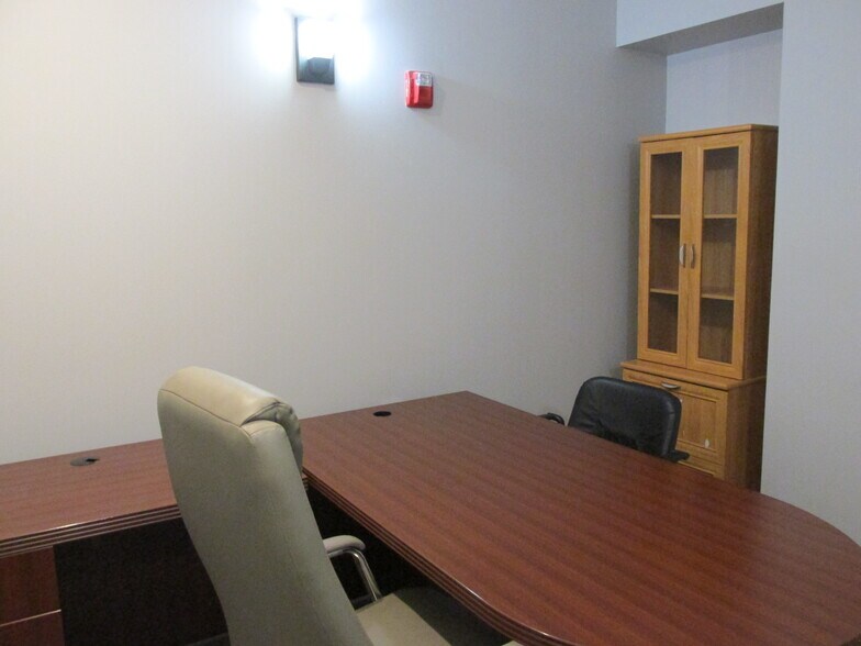 More Photos Of 245-285 Stonegate Rd, Algonquin Medical For Sale