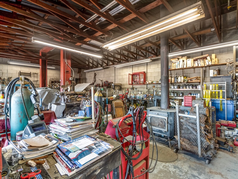 More Photos Of 1019 E Acequia Ave, Visalia Warehouse For Lease