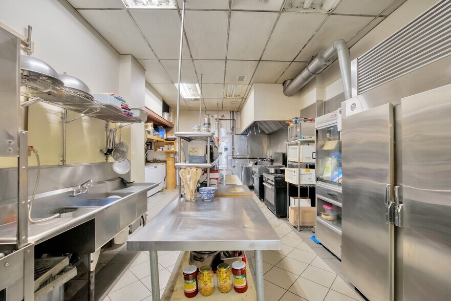 More Photos Of 1727 Division Rd N, Kingsville Restaurant For Sale