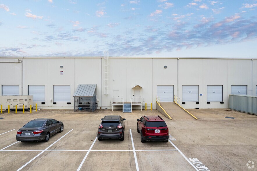 More Photos Of 9825 Spectrum Dr, Austin Light Distribution For Lease