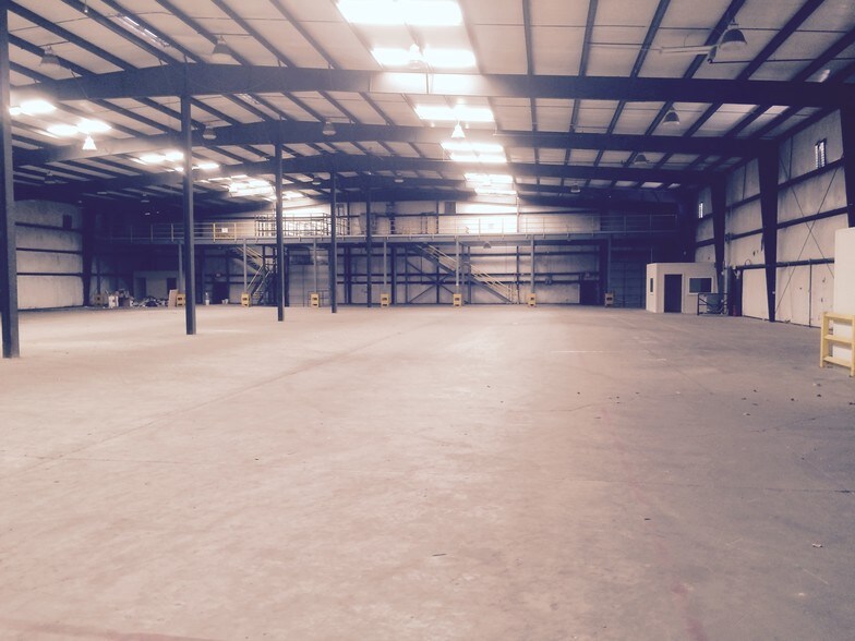 More Photos Of 11218 Limestone Dr, Balch Springs Warehouse For Lease