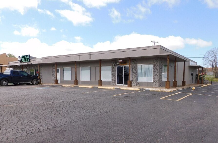 Primary Photo Of 200-202 S Ridgeway Dr, Cleburne Storefront Retail Office For Sale