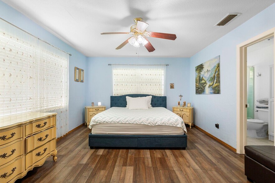 More Photos Of 4630 US Highway 17, De Leon Springs Restaurant For Sale