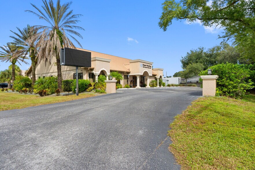 More Photos Of 4915 Ehrlich Rd, Tampa Medical For Sale