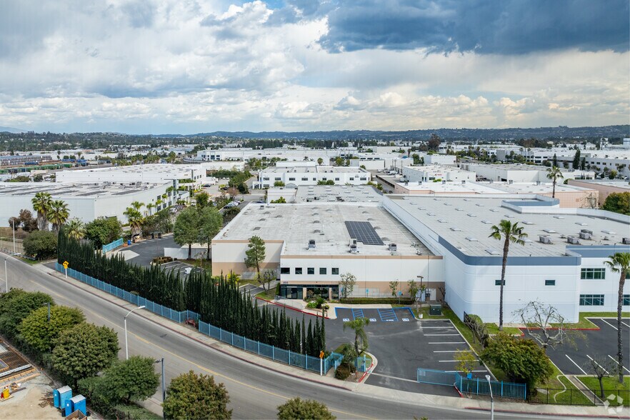 More Photos Of 950 S Hatcher Ave, City of Industry Distribution For Lease