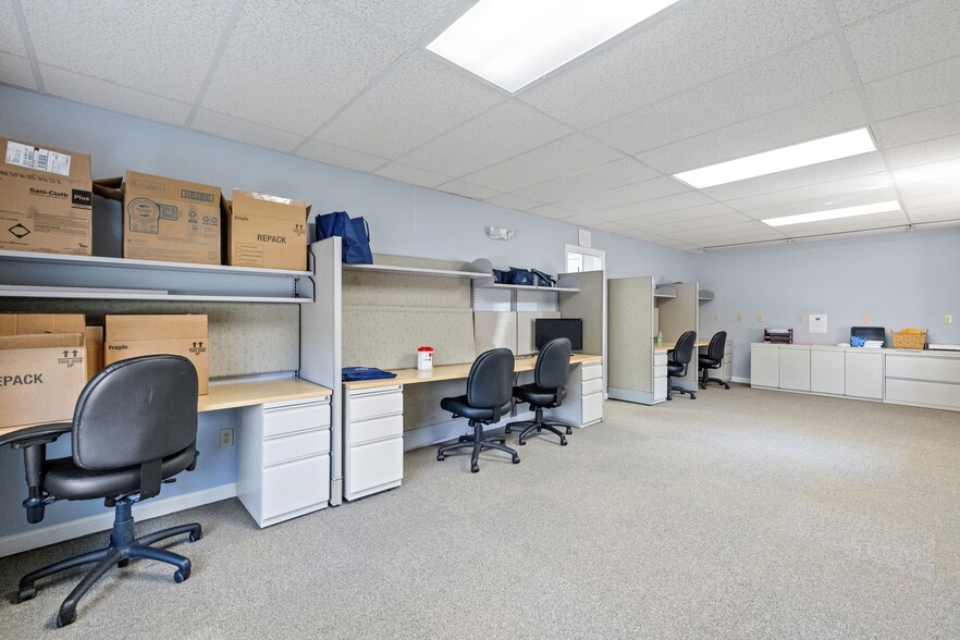 More Photos Of 214 Lake St, Bristol Office For Sale