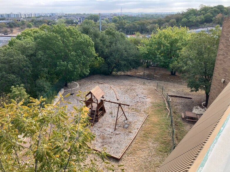 More Photos Of 220 Foremost Dr, Austin Schools For Lease