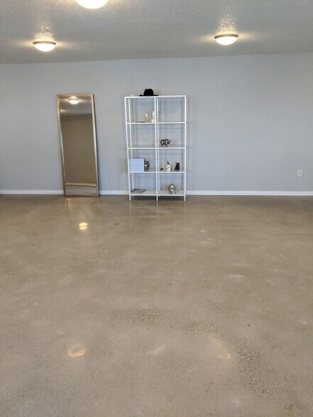 More Photos Of 2800 Hemphill St, Fort Worth Office For Sale