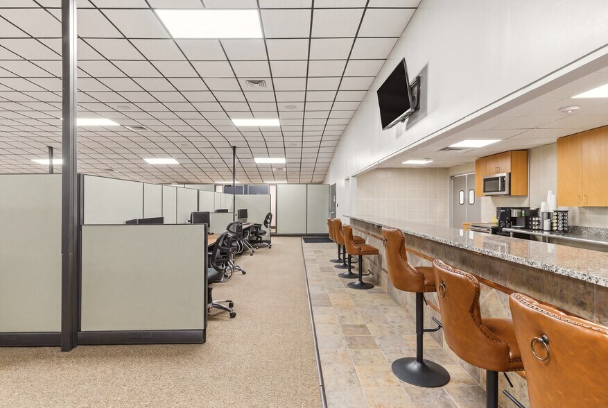 More Photos Of 1506 US-281, Johnson City Office For Sale
