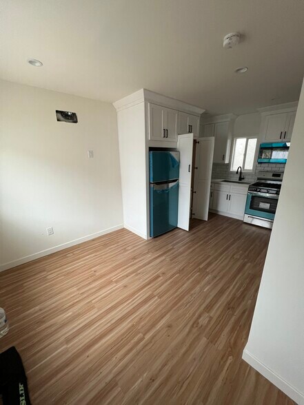 More Photos Of 2211 S Bronson Ave, Los Angeles Apartments For Sale