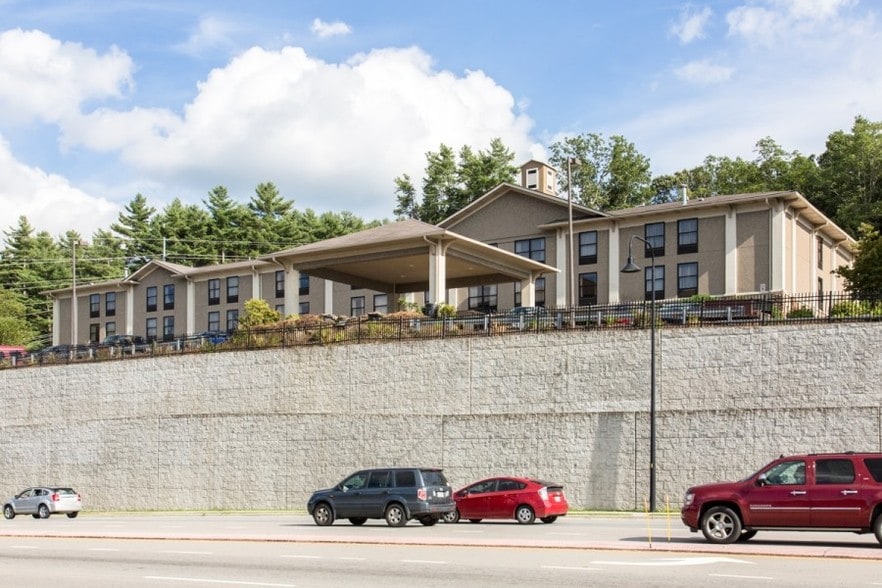 More Photos Of 840 E King St, Boone Hotel For Sale