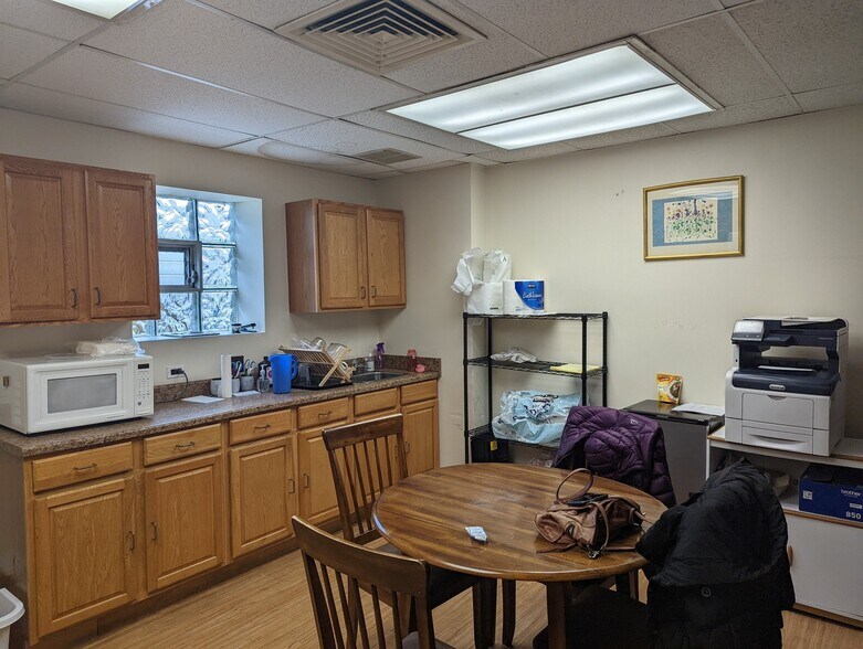 More Photos Of 340-350 Linden Ave, Wilmette Office For Sale