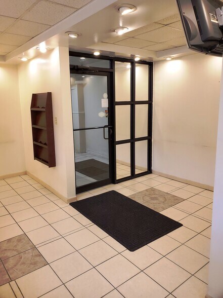 More Photos Of 621 E 187th St, Bronx Storefront Retail Office For Lease