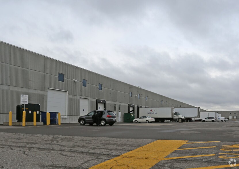 More Photos Of 3755 Laird Rd, Mississauga Warehouse For Lease