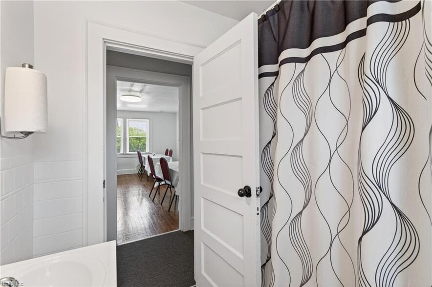 More Photos Of 2546 Ballentine Blvd, Norfolk General Retail For Sale