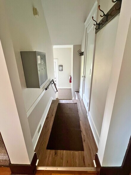 More Photos Of 232 S Batavia Ave, Batavia Office For Sale