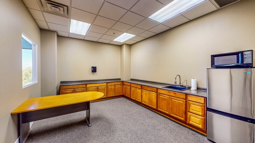 More Photos Of 2904 W Horizon Ridge Pky, Henderson Medical For Lease