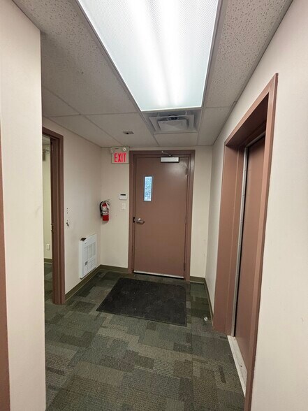 More Photos Of 7010 Parkway Rd, Greely Flex For Sale