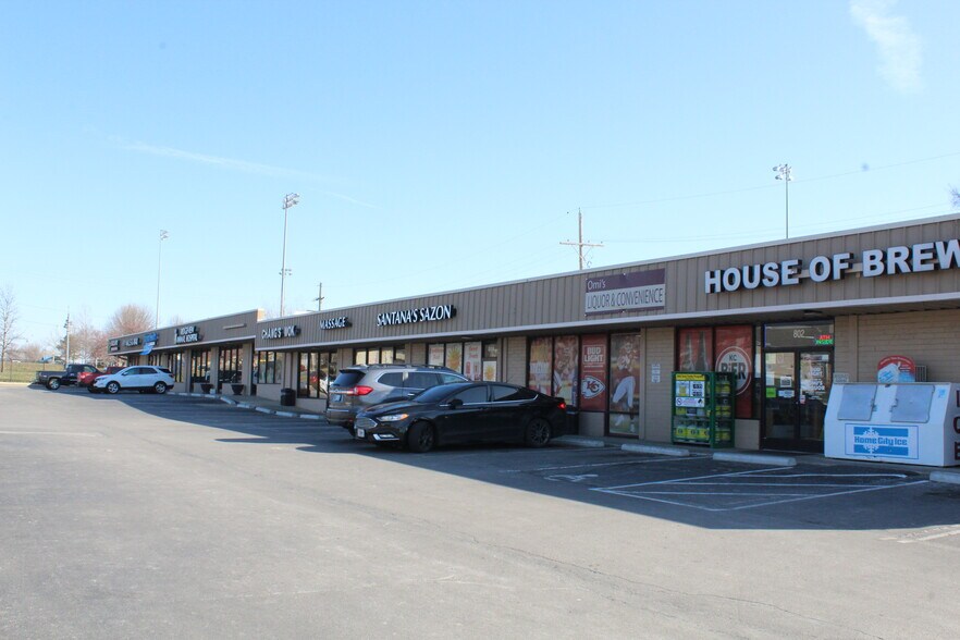 Primary Photo Of 802-820 N Ridgeview Rd, Olathe Unknown For Lease