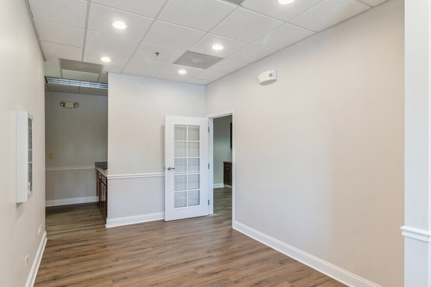 More Photos Of 6475 Washington St, Gurnee Office For Sale