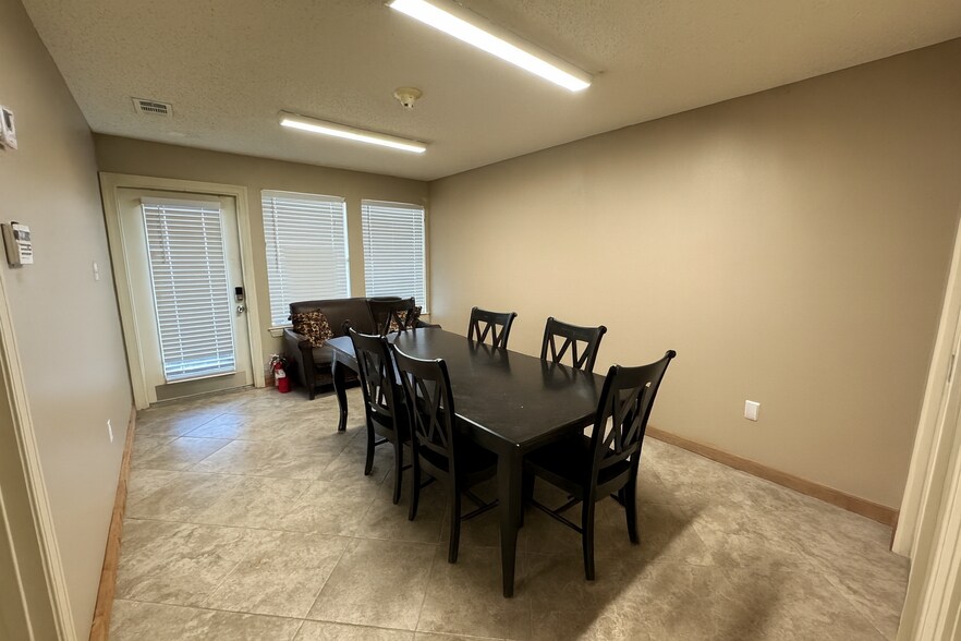 More Photos Of 6032 Fieldstone Ave, Baton Rouge Warehouse For Lease