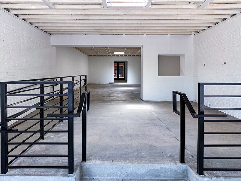 More Photos Of 535 S Lake Ave, Pasadena General Retail For Sale