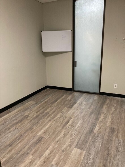 More Photos Of 6677 Rookin St, Houston Storefront Retail Office For Lease