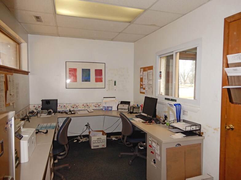 More Photos Of 25400-25430 Goddard Rd, Taylor Medical For Sale