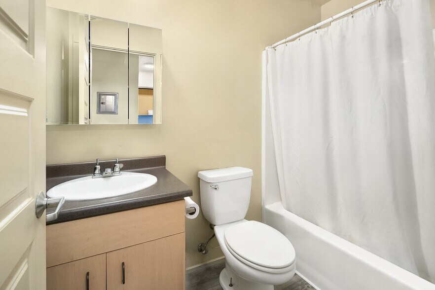 More Photos Of 212-216 Alaskan Way S, Seattle Apartments For Sale