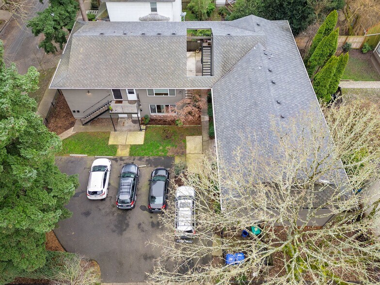 More Photos Of 1626-1646 SE Ash St, Portland Apartments For Sale