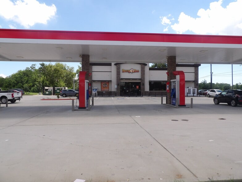 More Photos Of 3401 East Blvd, Deer Park Storefront For Lease