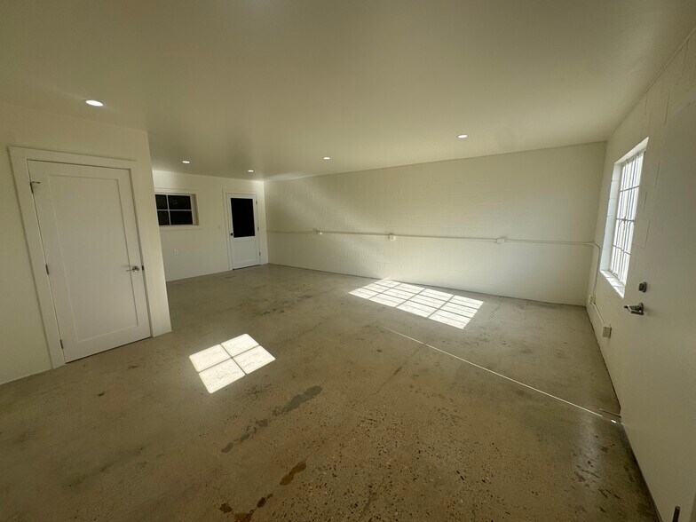 More Photos Of 1726 N Ventura Ave, Ventura Manufacturing For Lease