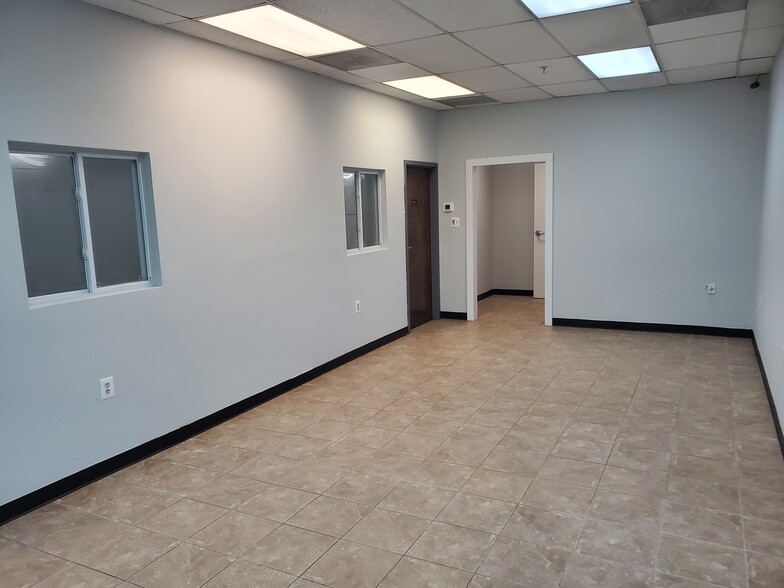 More Photos Of 11900 Livingston Rd, Manassas Warehouse For Lease