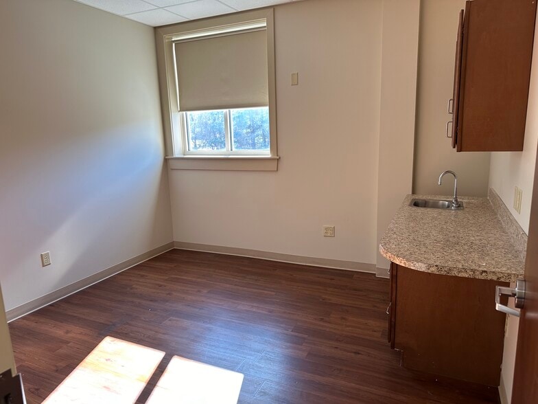 More Photos Of 101 Financial Dr, Elizabethtown Medical For Lease