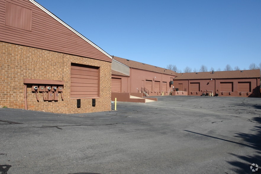 More Photos Of 6612 E WT Harris Blvd, Charlotte Light Distribution For Lease