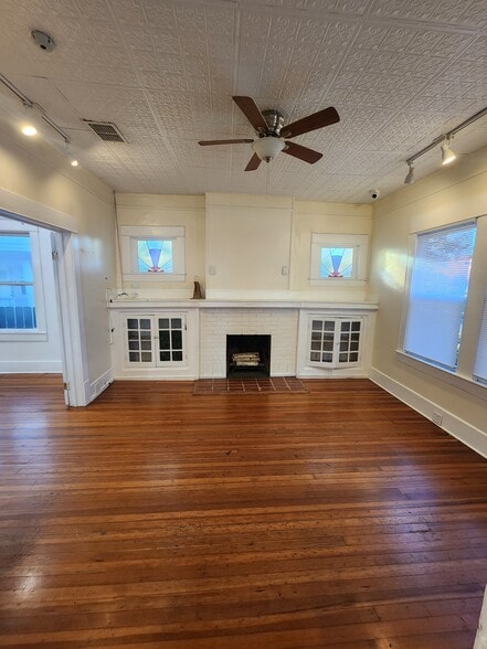 More Photos Of 3126 N St. Mary's, San Antonio Storefront Retail Office For Lease