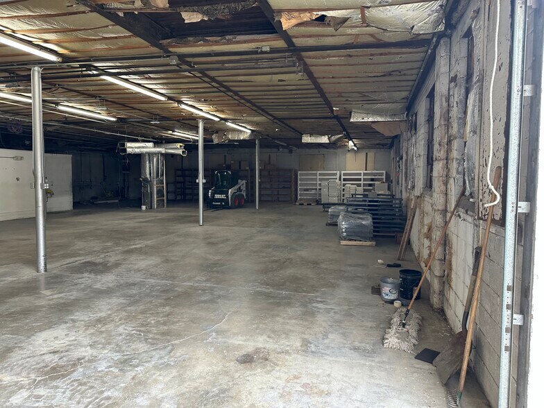 More Photos Of 645 Bellefontaine Ave, Marion Light Distribution For Sale