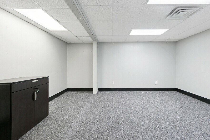 More Photos Of 1841 Enterprise Dr, Harvey Service For Lease