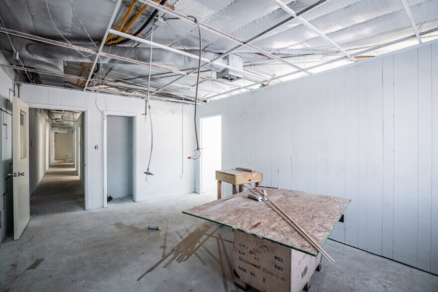 More Photos Of 445 Holton St, Sparta Warehouse For Lease