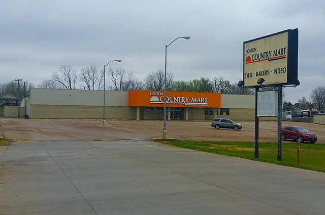 More Photos Of 112 US Highway 75, Holton Supermarket For Sale