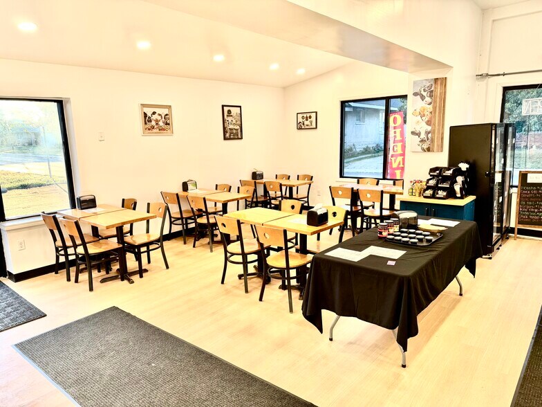 More Photos Of 706 W Jefferson St, Kokomo Storefront For Sale