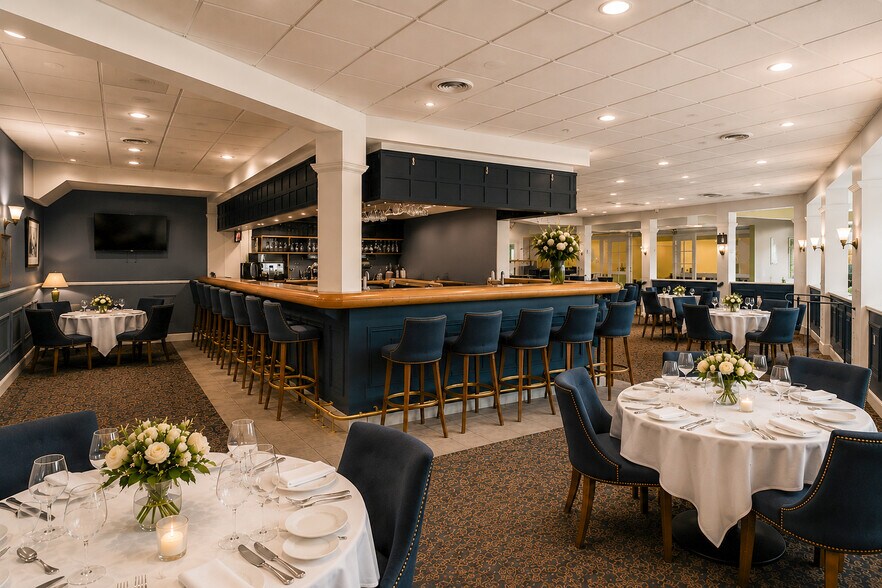 More Photos Of 1335 US ROUTE 1, Yarmouth Restaurant For Sale