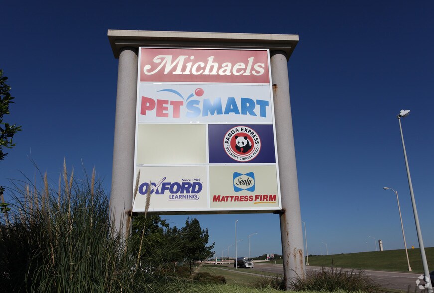 More Photos Of 5435 N Garland Ave, Garland Storefront For Lease