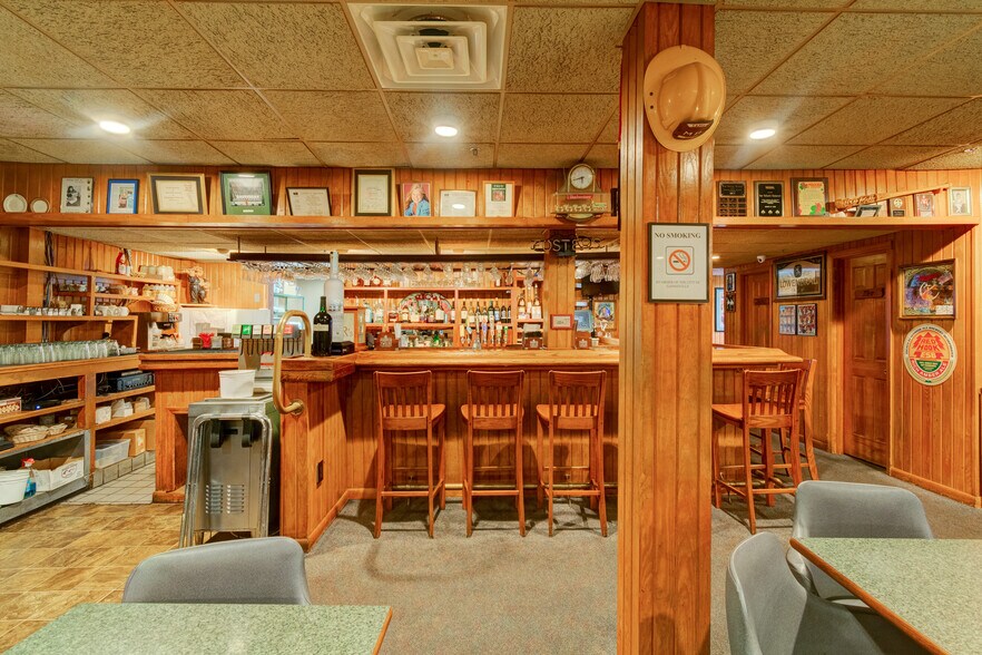 More Photos Of 1702 Park Hill Dr, Gainesville Restaurant For Sale